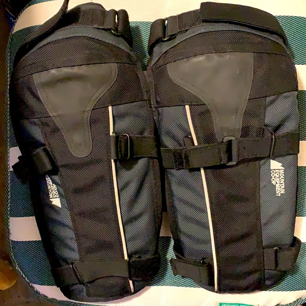 MountaiN Equipment CO-OP Knee Guards
